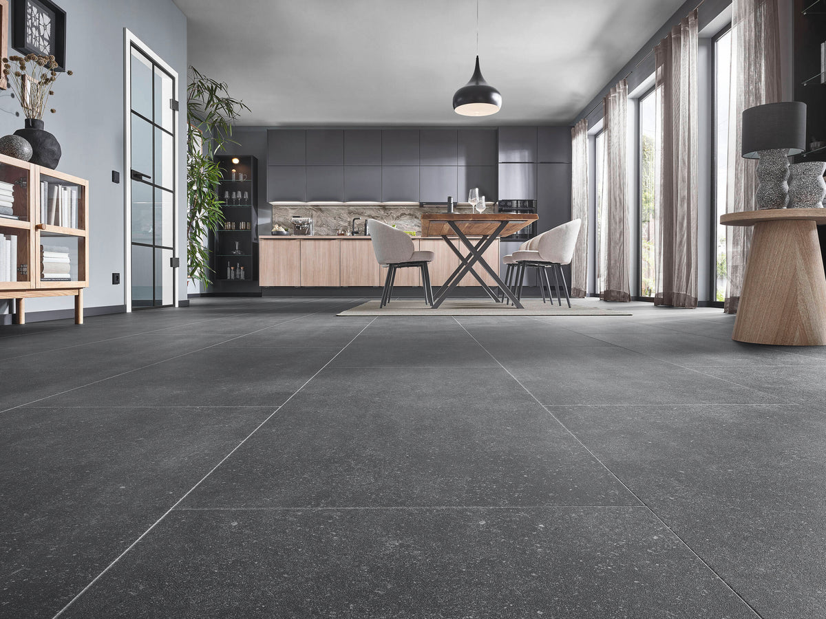 PVC vloer Black Terrazzo 5920 tegel, sfeerimpressie interieur | Velora Floors