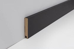 MDF plint 12x90x2440mm afgelakt zwart RAL 9005 voor strakke moderne wandafwerking bij laminaat en PVC vloeren